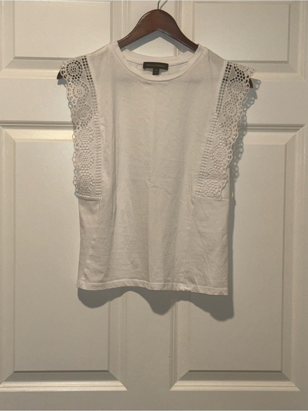 Banana Republic White Cotton Tank with Eyelet Lace Sleeves